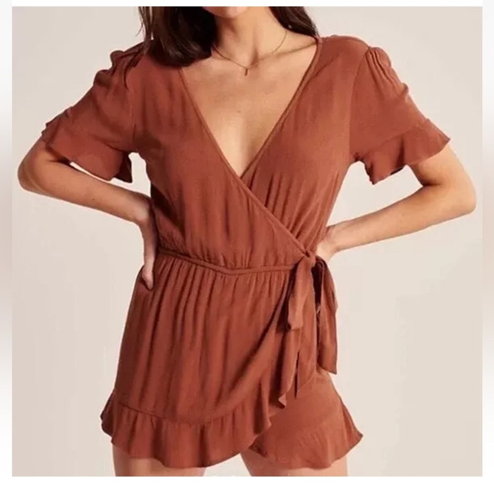NWT Abercrombie & Fitch Rust Terra Cotta Wrap V Neck Ruffle Sleeve Romper Small